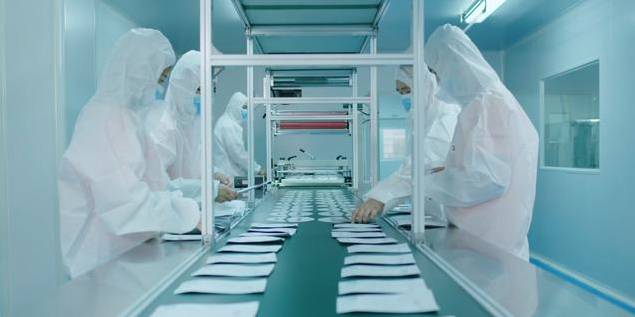 如何判断化妆品OEM代工厂家寄过来的样品质量好坏？