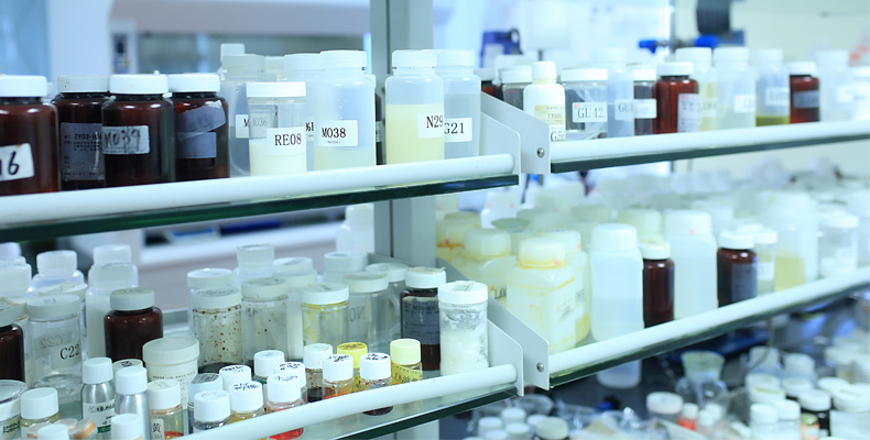 选择oem化妆品代加工厂在安全生产方面需要注意哪些细节？